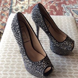 STUDDED PEEP TOE PLATFORM STILETTO HEELS - SEXY!